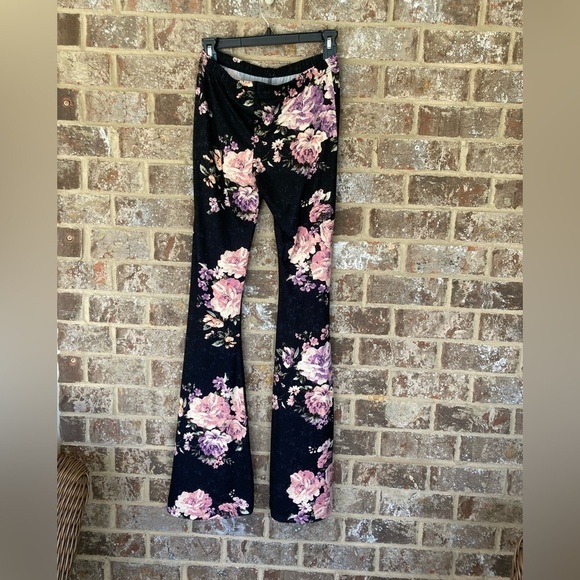 Floral Flared Leggings Polly & Esther Size Medium NWT - Picture 10 of 13